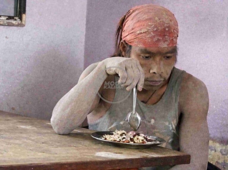 Bengong lagi makan