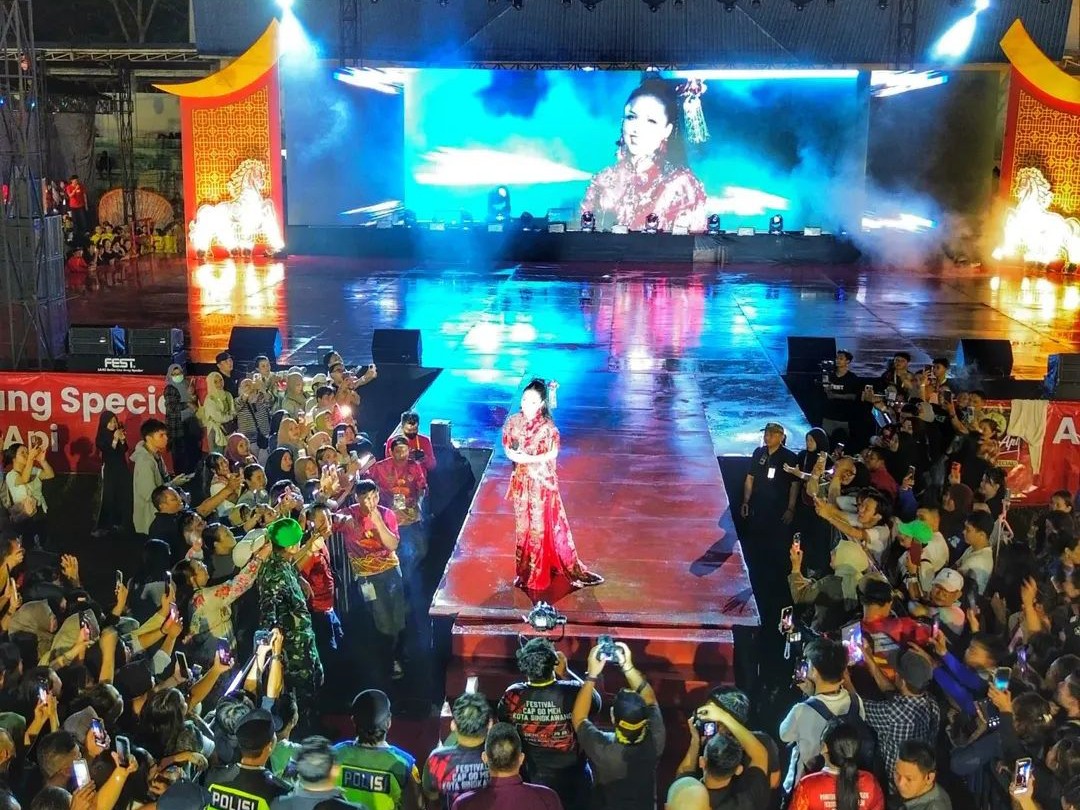 Penampilan Krisdayanti di Acara Festival Cap Go Meh Singkawang