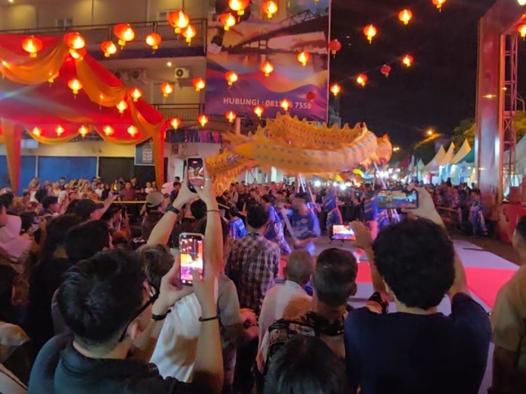 Pawai Naga Festival Cap Go Meh Digelar Usai Sholat Tarawih di Pontianak