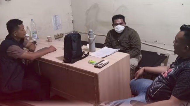 dedi-mengenakan-masker-usai-ditangkap-polisi-foto-polda-aceh-1771679624559_169 (1)